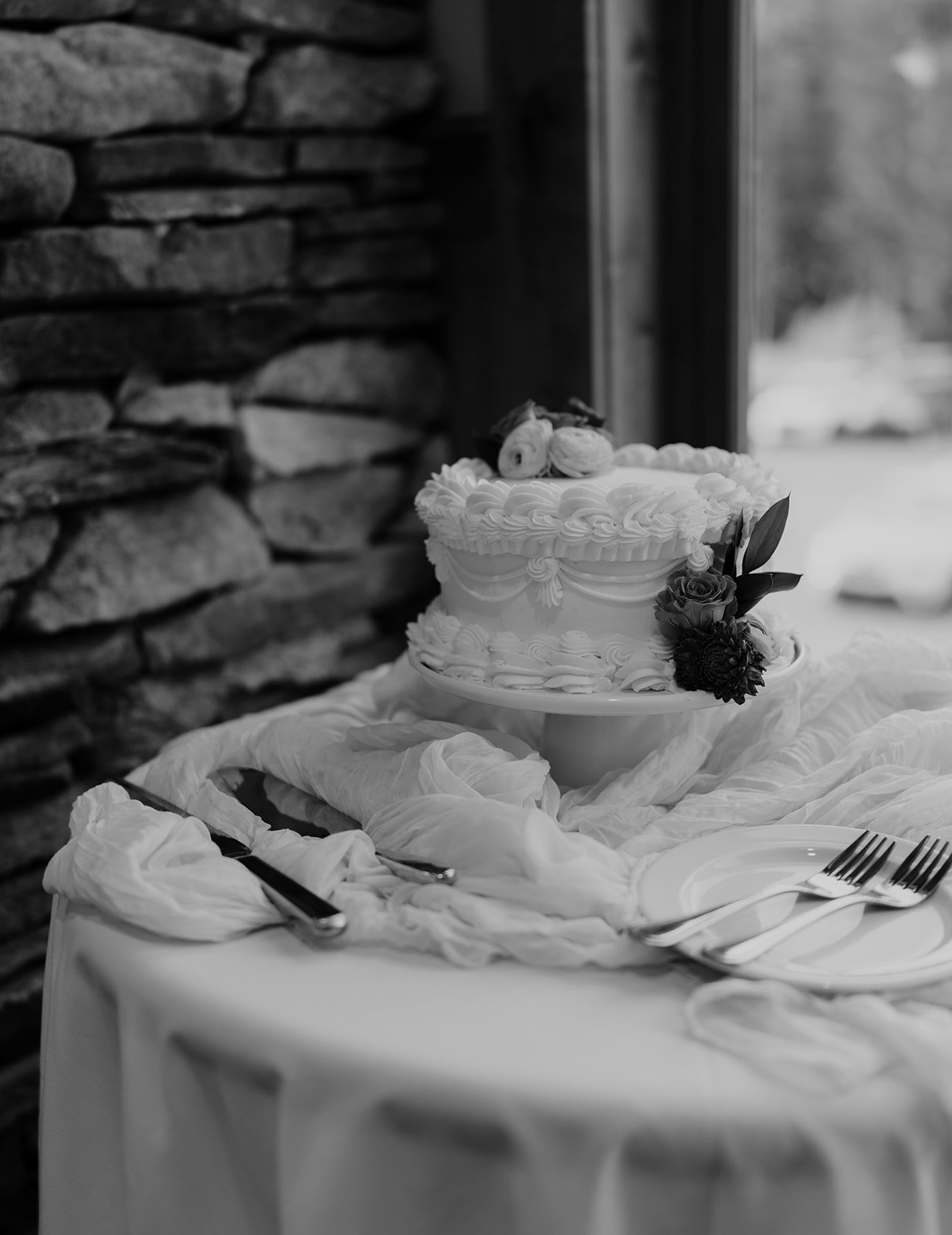 the wedding cake of a bride and groom at their wedding at a local ski resort